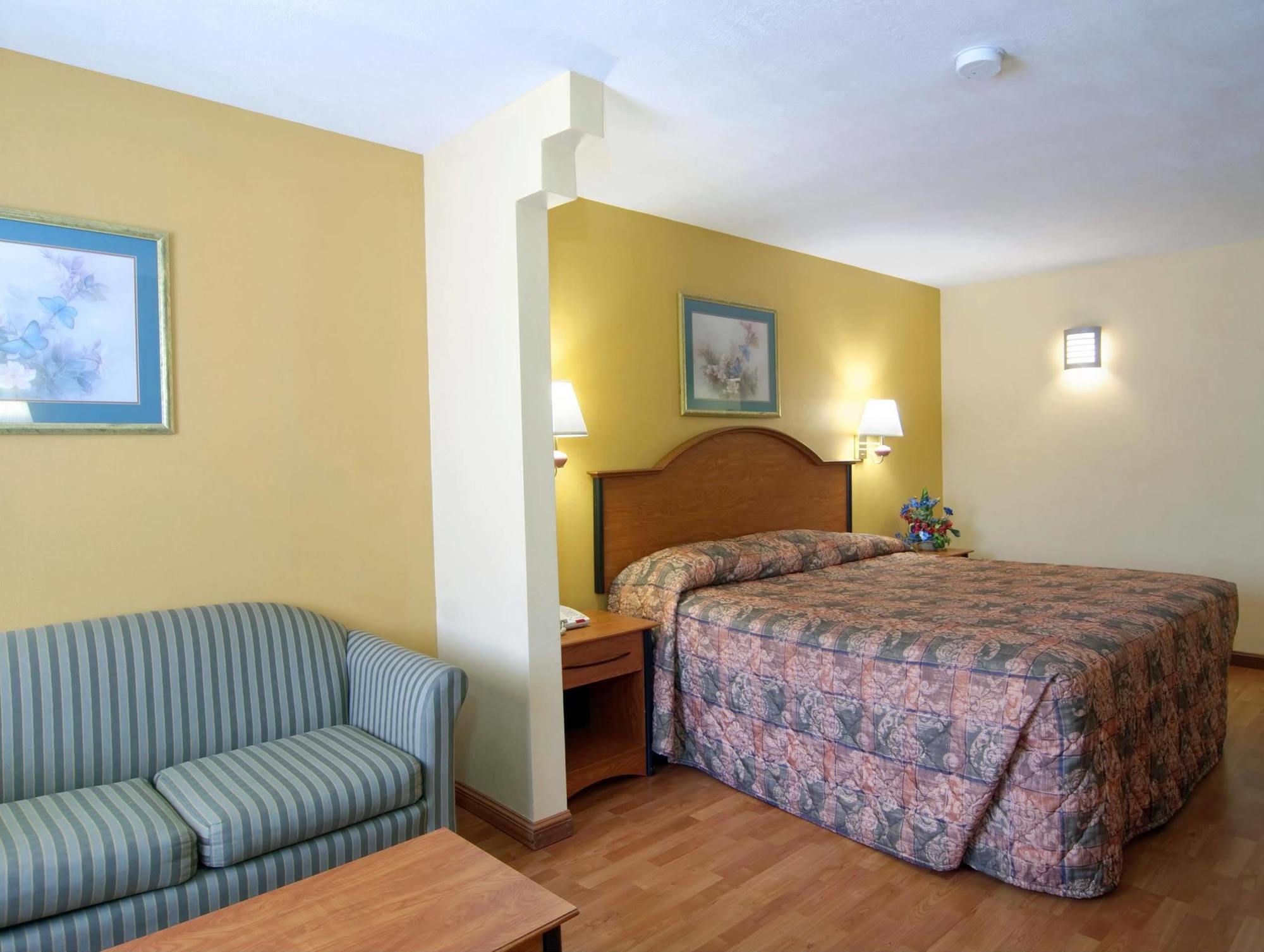 Americas Best Value Inn Гарлінґен Екстер'єр фото