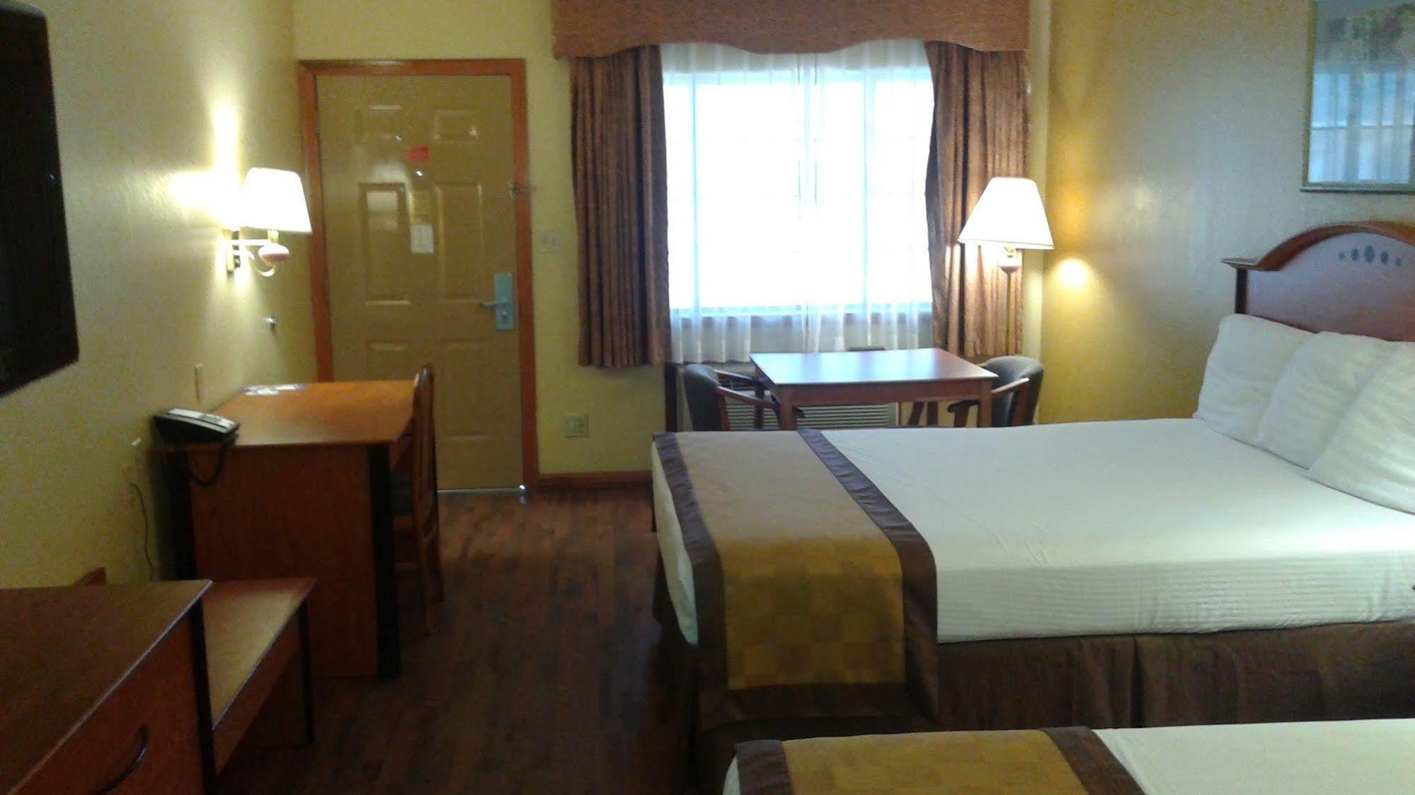 Americas Best Value Inn Гарлінґен Екстер'єр фото